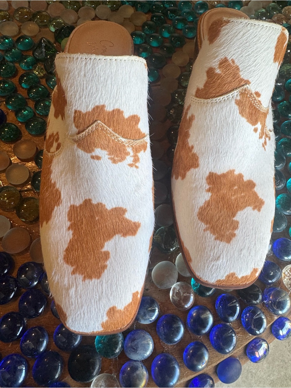 Crown Vintage White and Tan Cowhide Mule - Picture 3 of 7